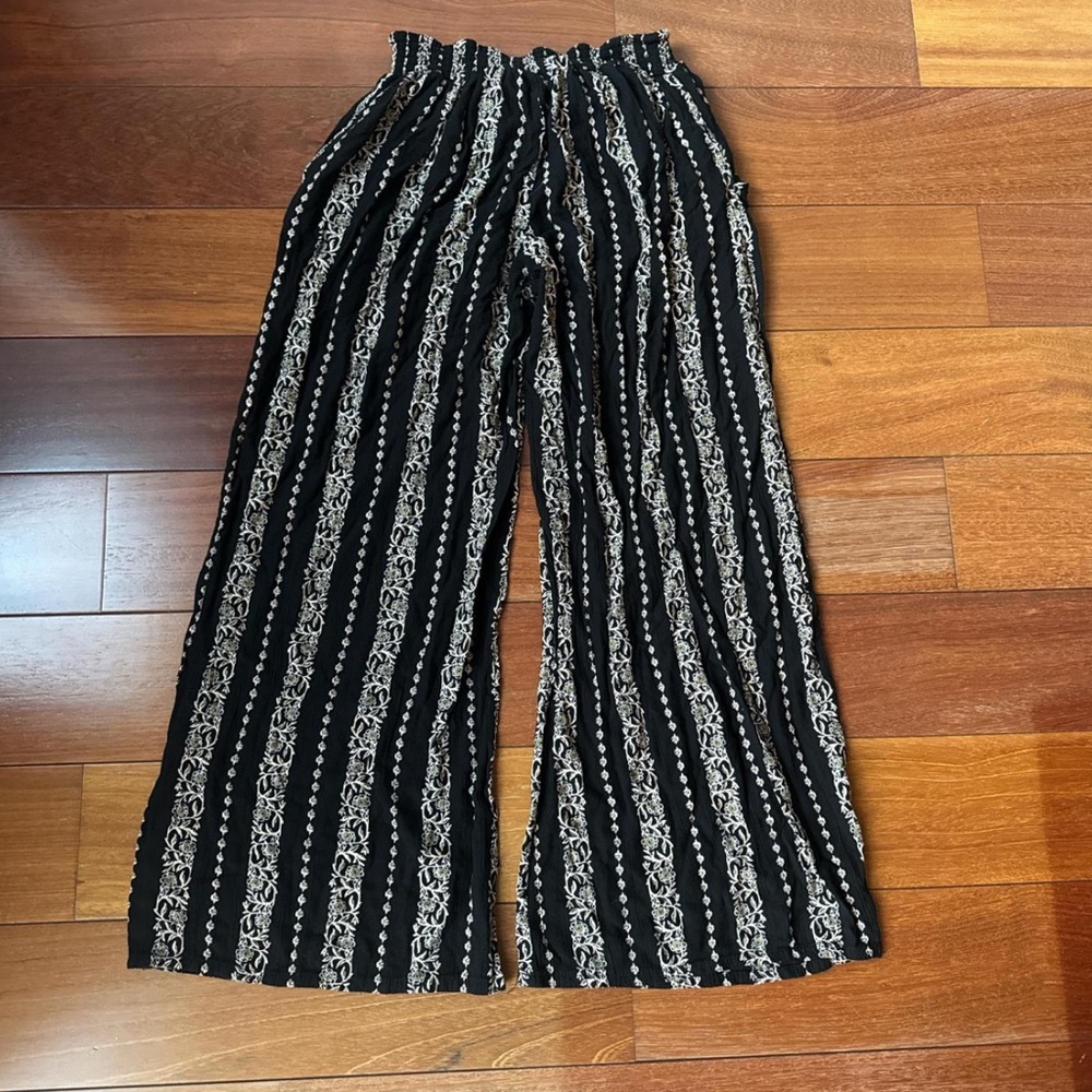 Floral Print Palazzo Pants - Picture 2 of 4